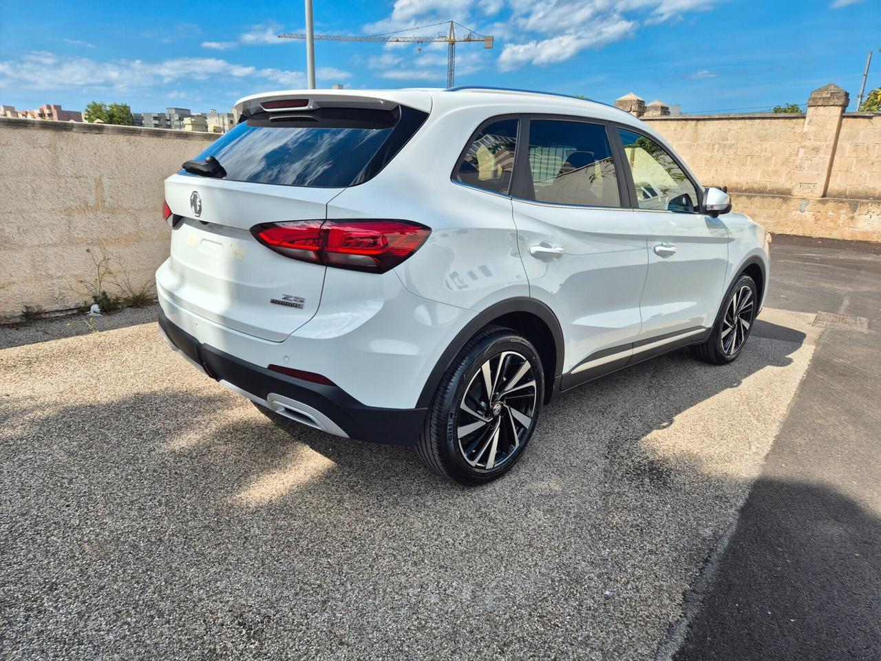 MG ZS LUXURY Full Hybrid