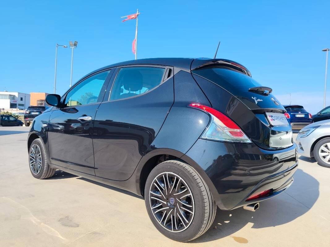 Lancia Ypsilon III 1.0 firefly hybrid Gold s&s 70cv