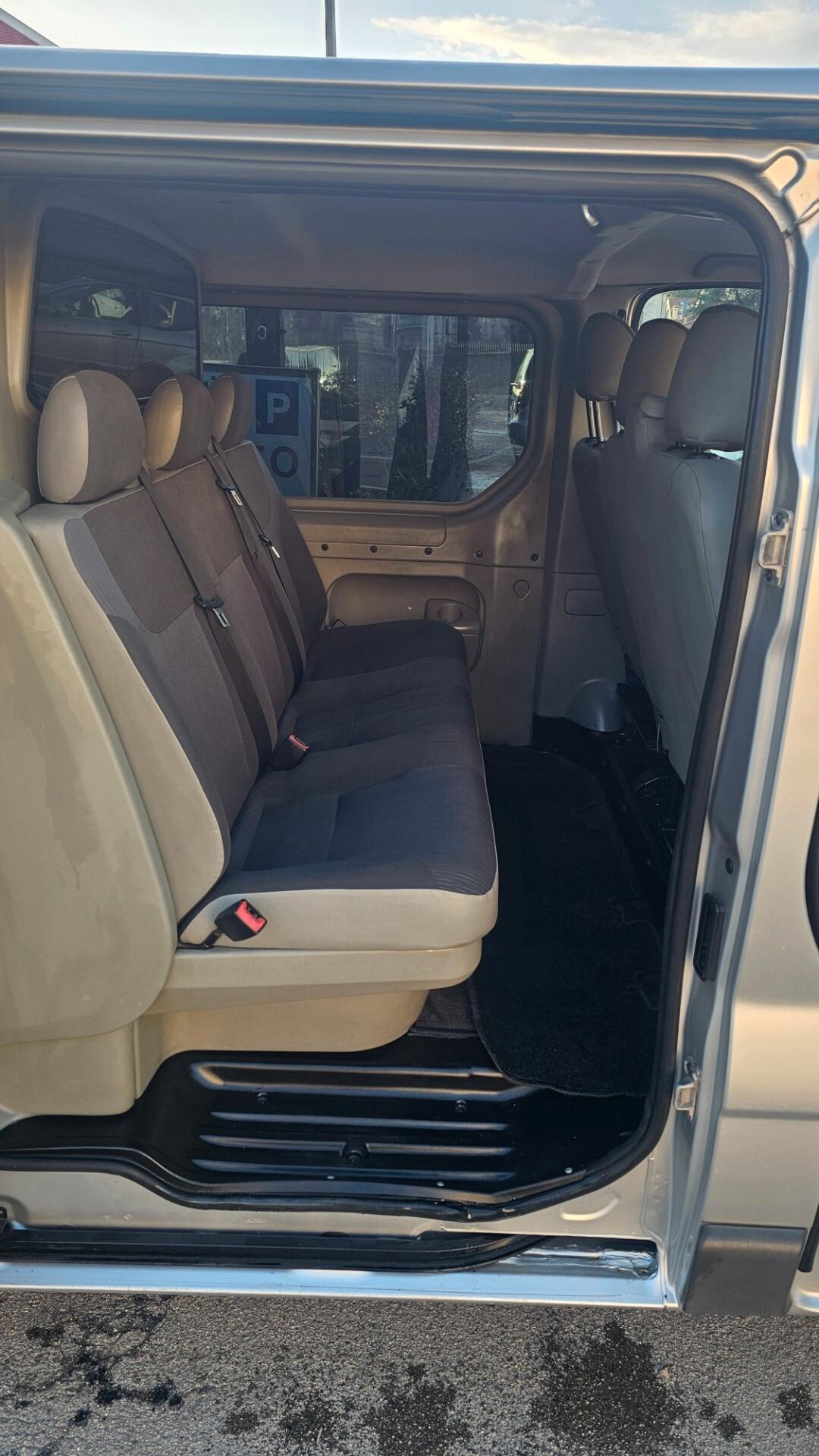 Opel Vivaro 2.0 CDTI 114CV / 6 POSTI/ GANCIO TRAINO