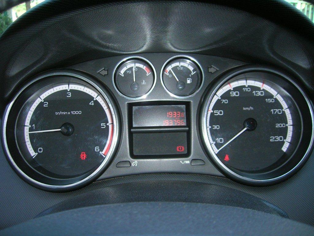 Peugeot 308 1.6 HDi 112CV CC Féline