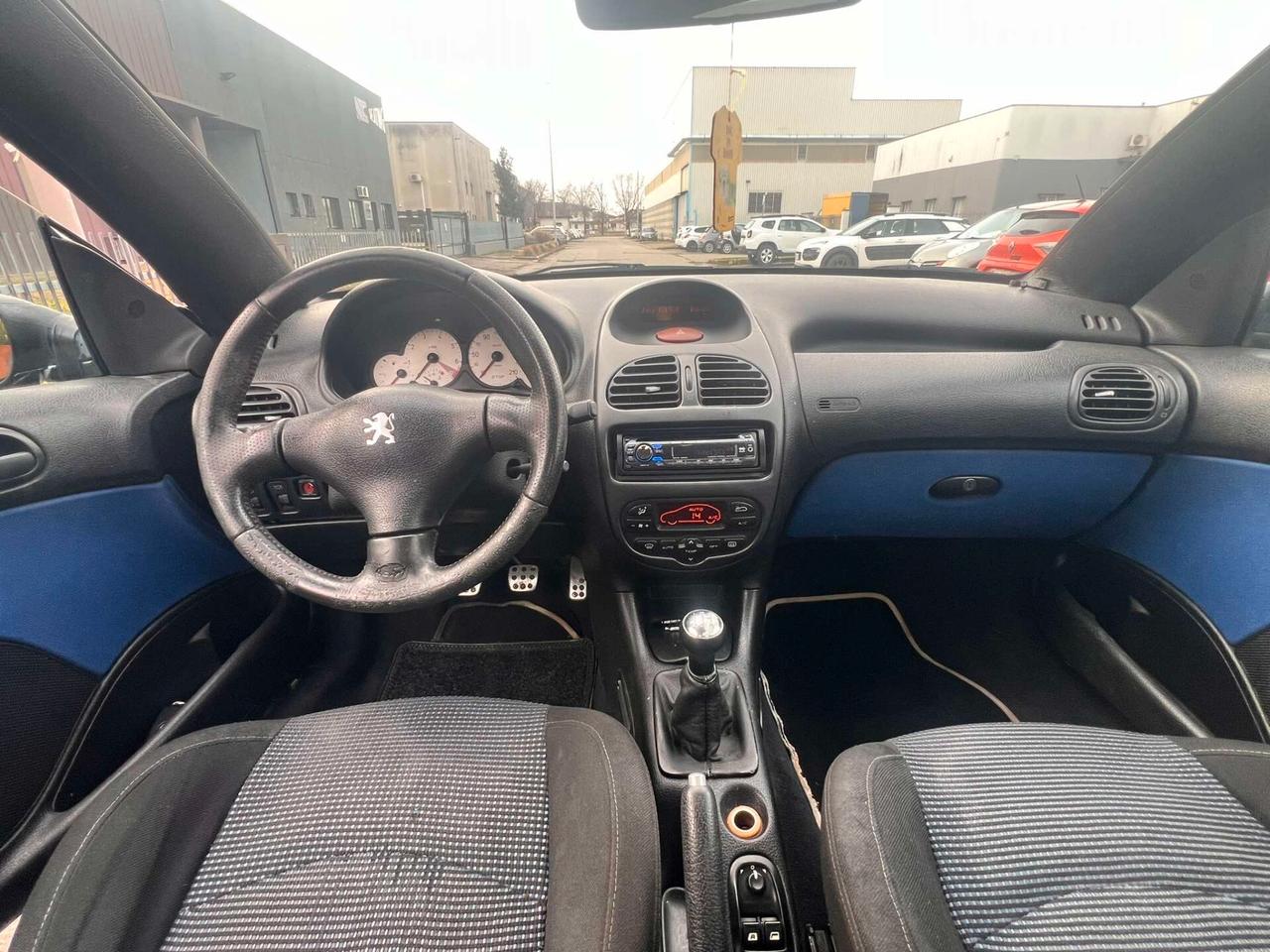 Peugeot 206 1.6i Cabrio-169.000-U.Prop-Tag.Cert-2002