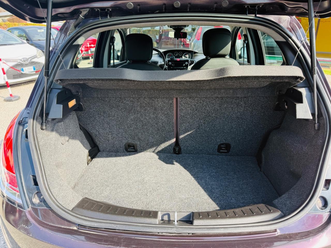 Lancia Ypsilon 0.9 TwinAir 85 CV 5 porte Metano Ecochic Elefantino