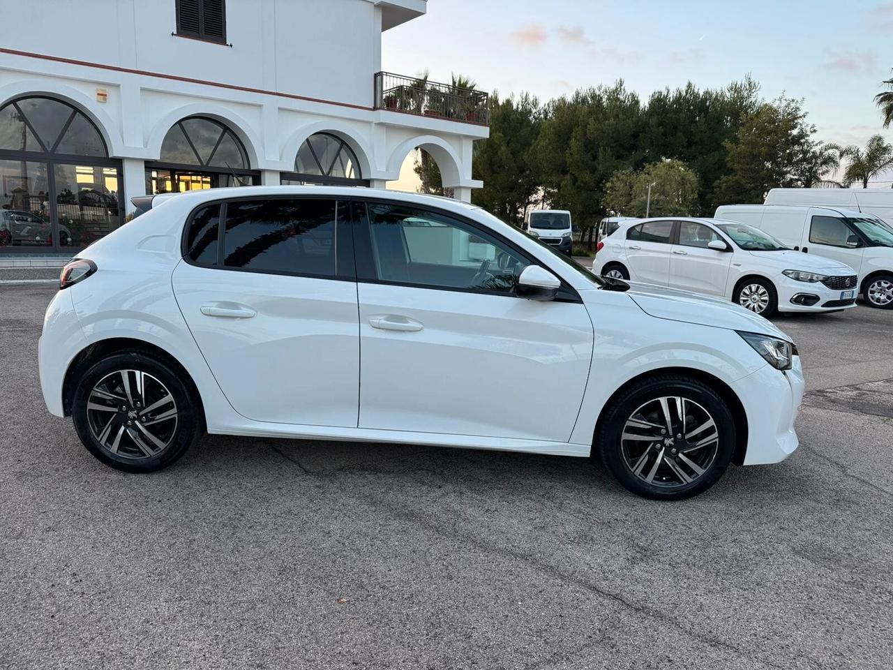 Peugeot 208 BlueHDi 100 Allure Navi Pack