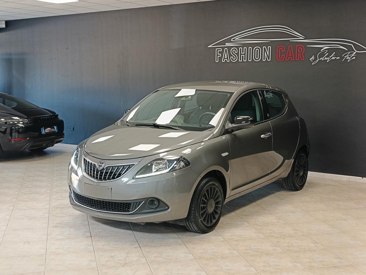 Lancia Ypsilon 1.0 FireFly 5 porte S&S Hybrid Ecochic Silver