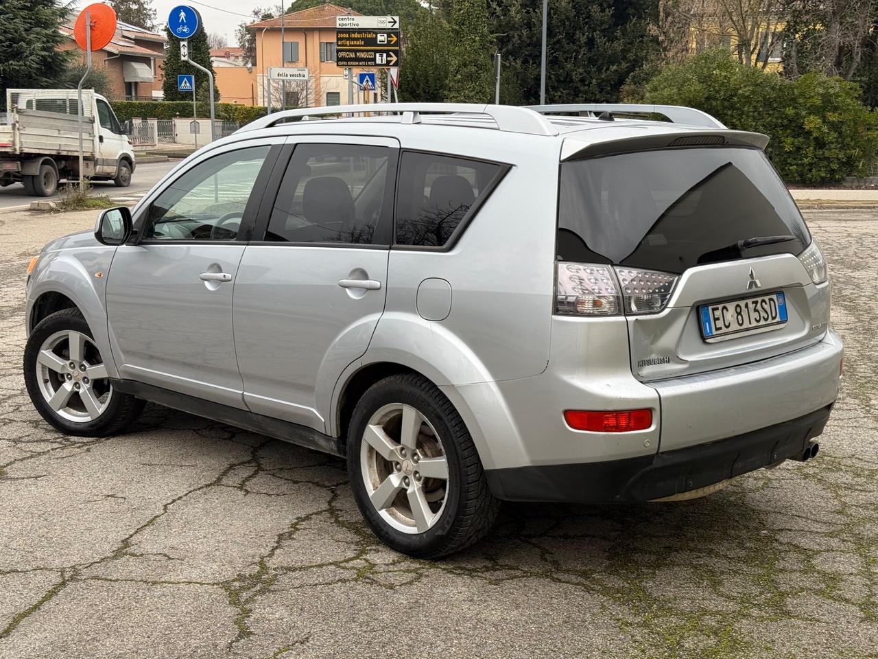 Mitsubishi Outlander 2.0 DI-D Instyle DPF 7p.ti