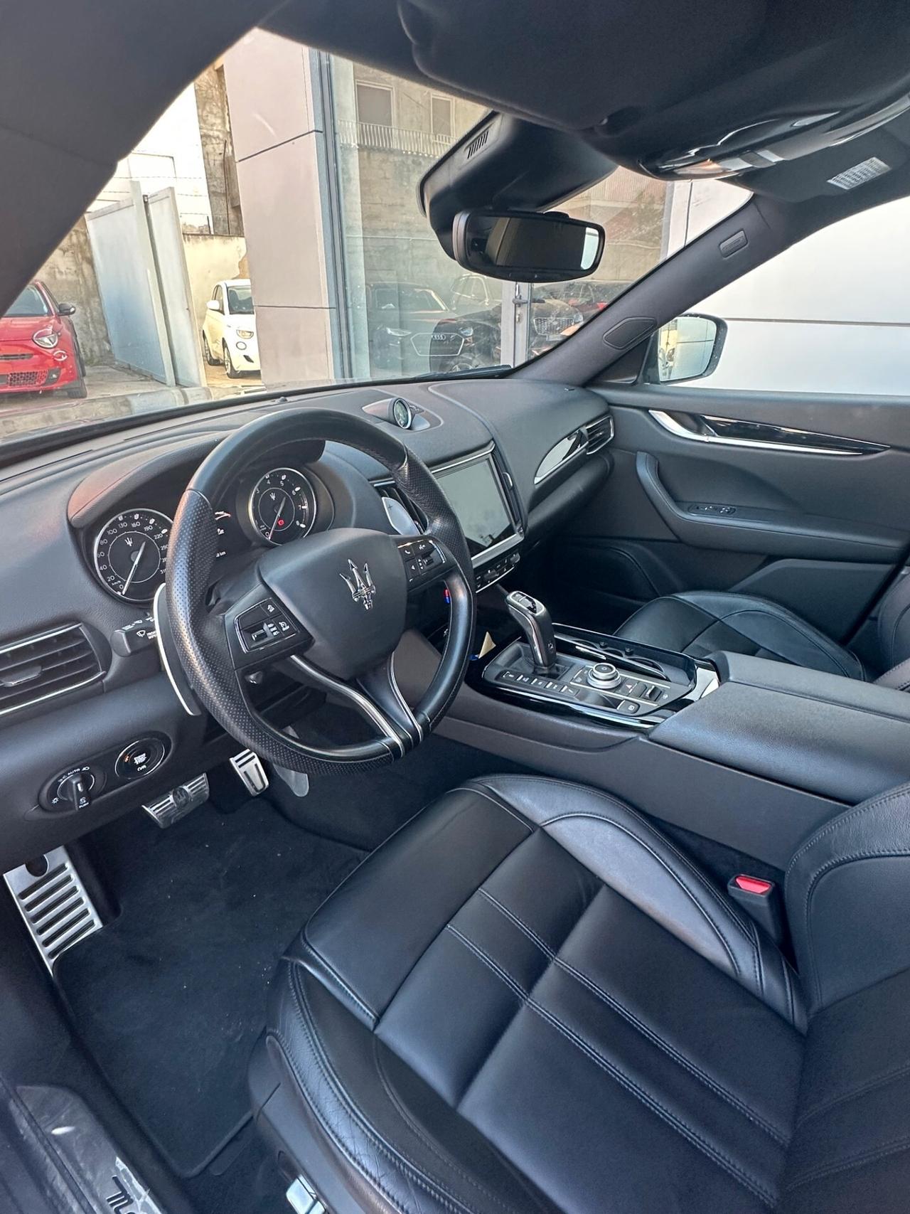 Maserati Levante Gransport 350cv possibilità noleggio no scoring