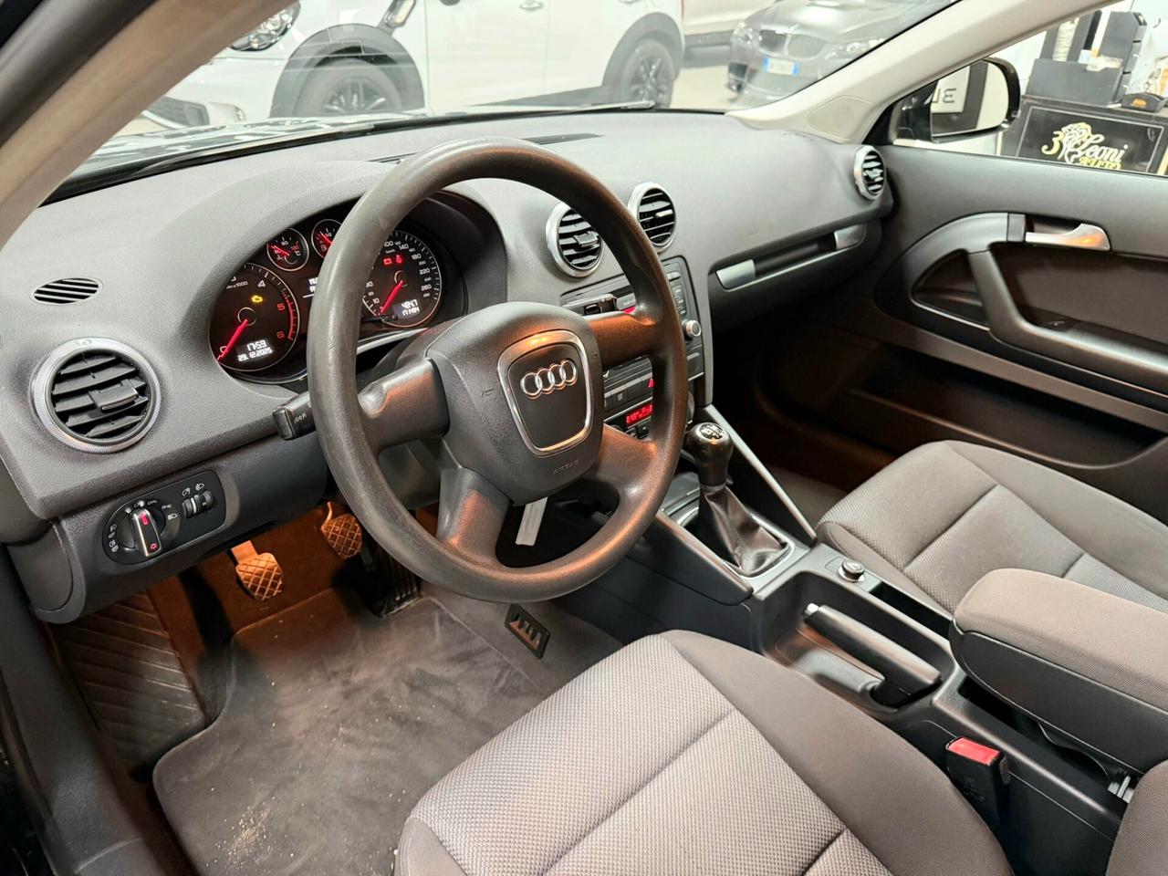 AUDI A3 1.6 TDI 105 CV AMBITION