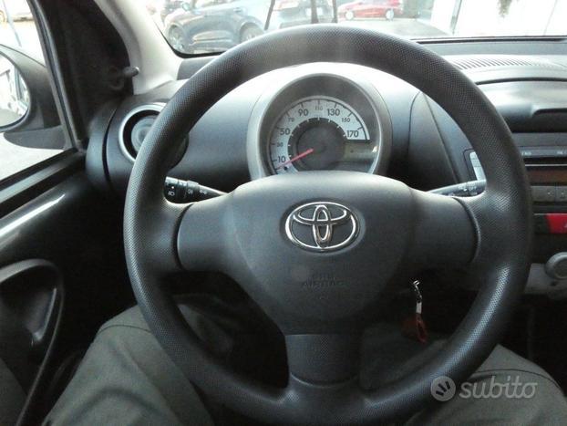 TOYOTA Aygo 1.0 12V VVT-i 5 porte Active Connect