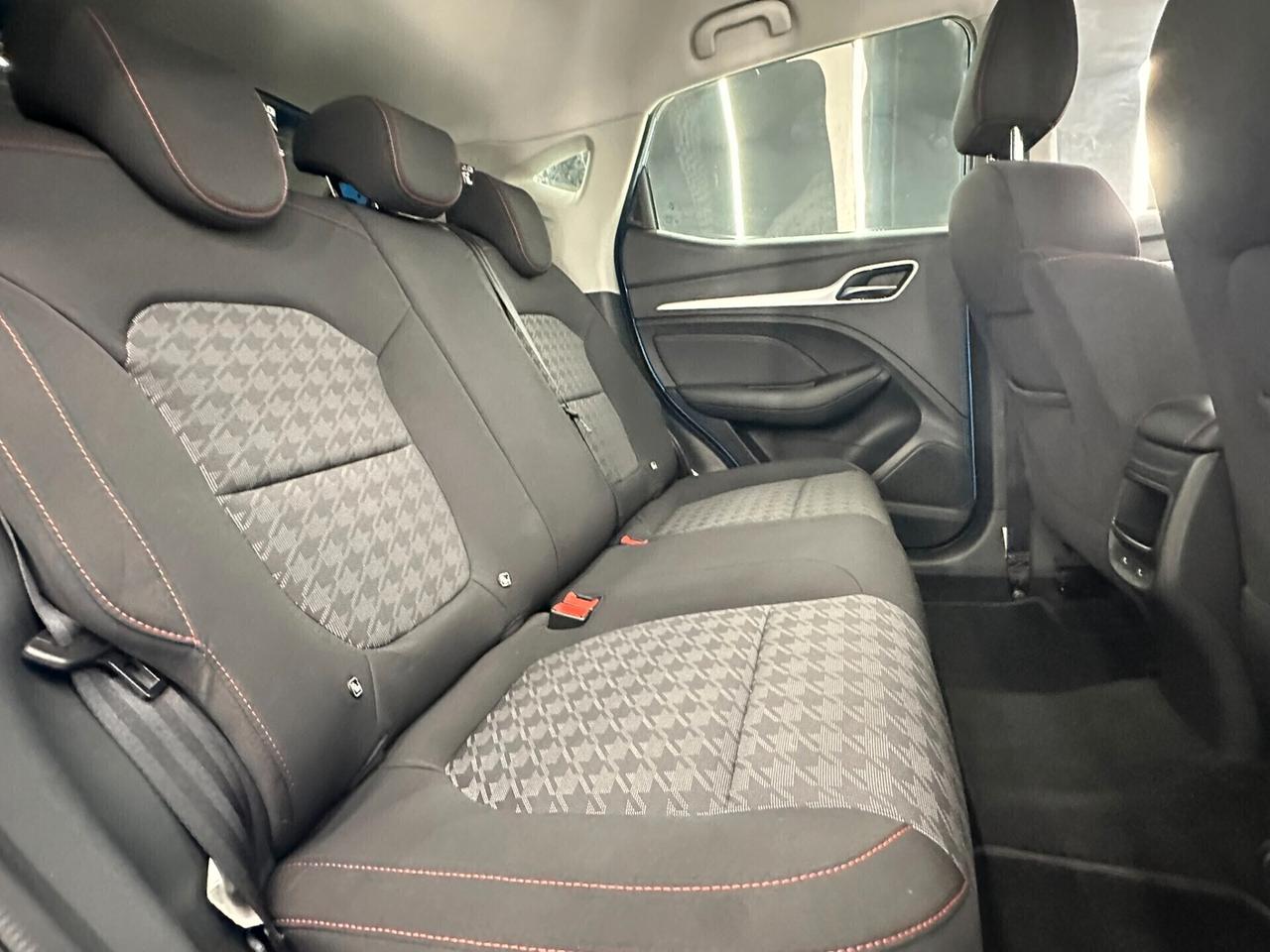 Mg ZS 1.0 111CV-AUTOMATICA-KM CERTIFICATI-PERMUTE