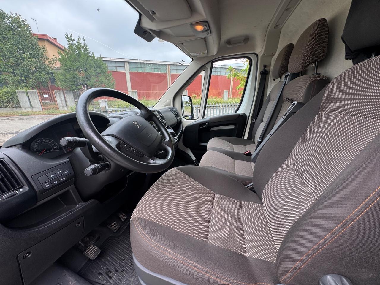 Peugeot Boxer 330 BlueHDi 140 S&S PC-TN Combi Comfort