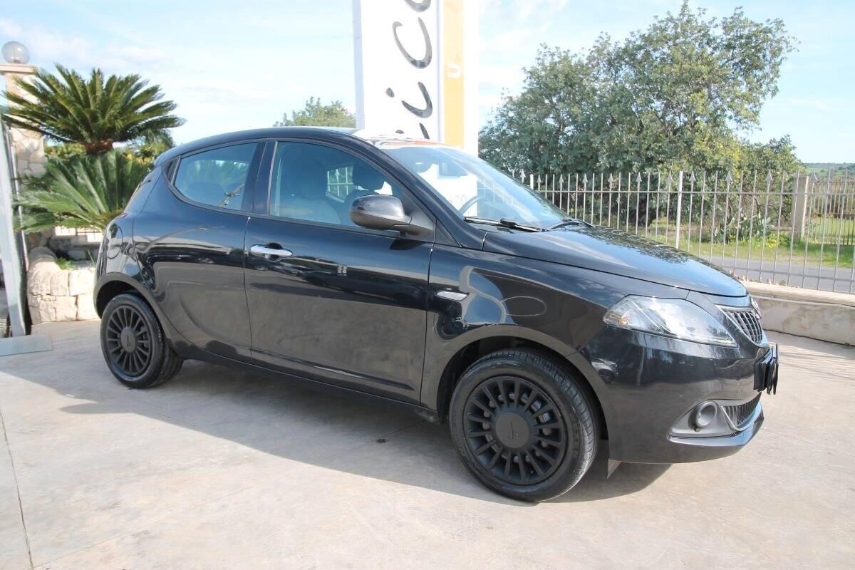 Lancia Ypsilon 1.0 5p Hybrid Silver |2022