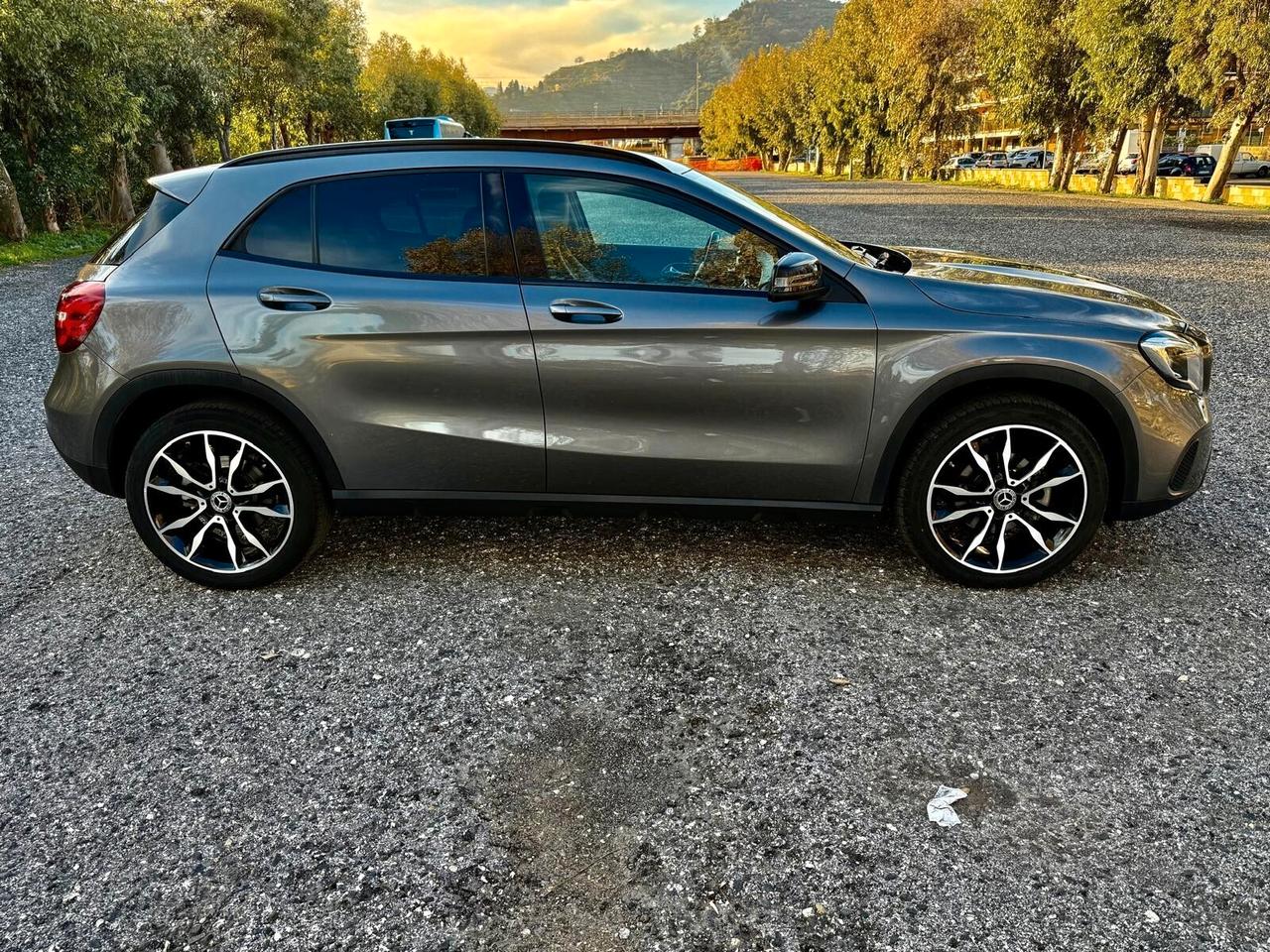 MERCEDES- BENZ GLA 200 D AUTOMATIC SPORT