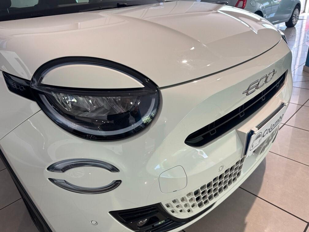 Fiat 600 1.2 hybrid 145cv auto Led Navi Cam App conn 17"