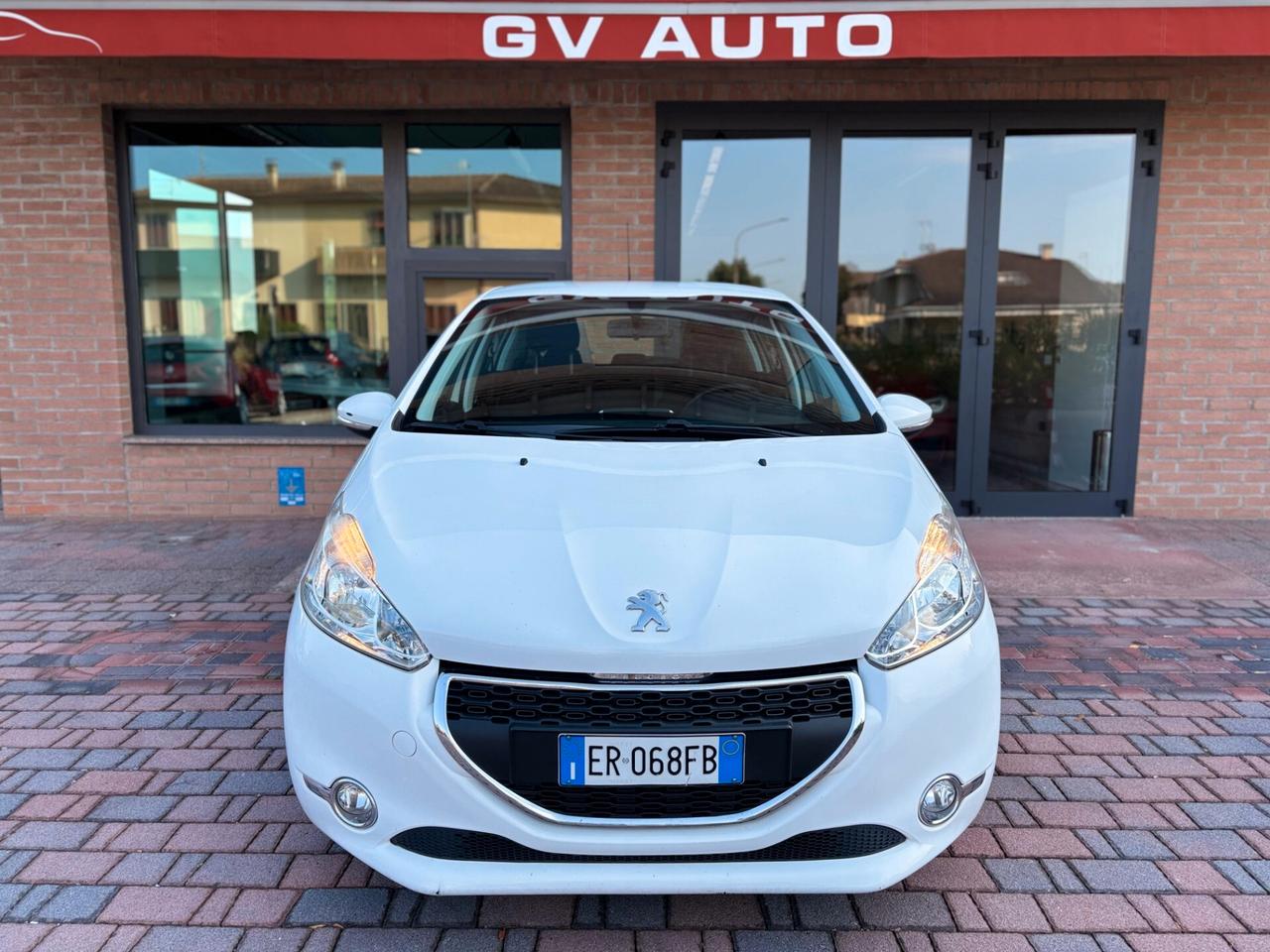 Peugeot 208 1.6 HDi 92CV 5 porte