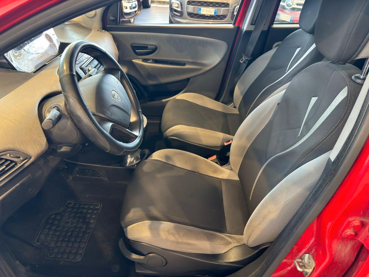 Lancia Ypsilon 1.2 69 CV 5 porte GPL Ecochic Silver