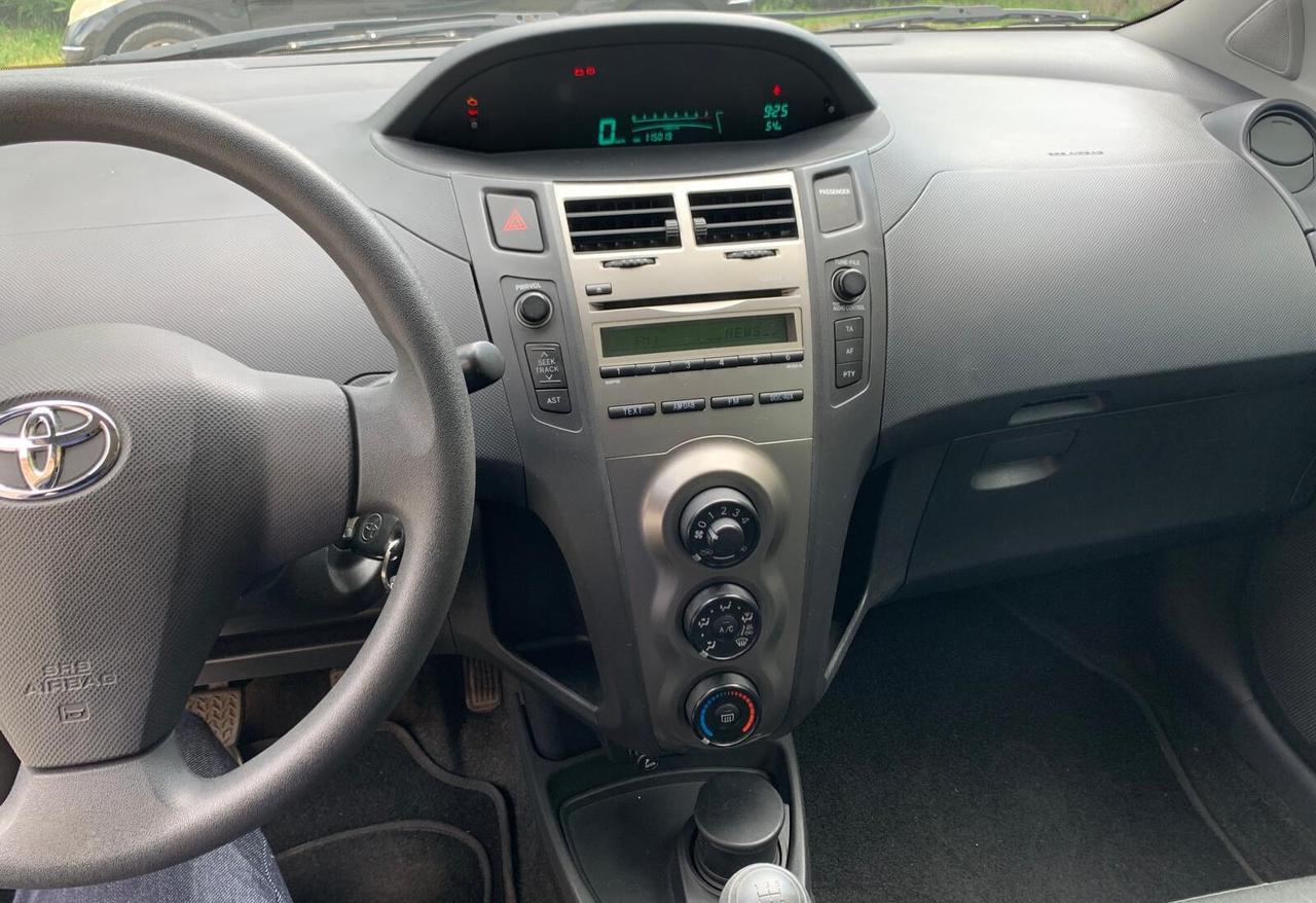 Toyota Yaris 1.0 5 porte Luxury pack