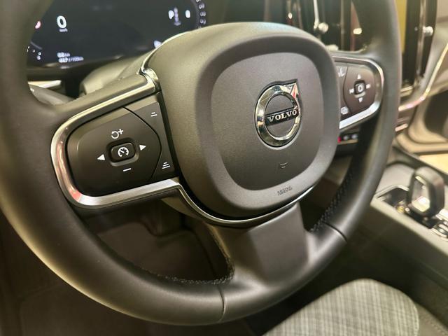 VOLVO XC60 B4 automatico FULL LED NAVI APPLE CAR 30.000 KM