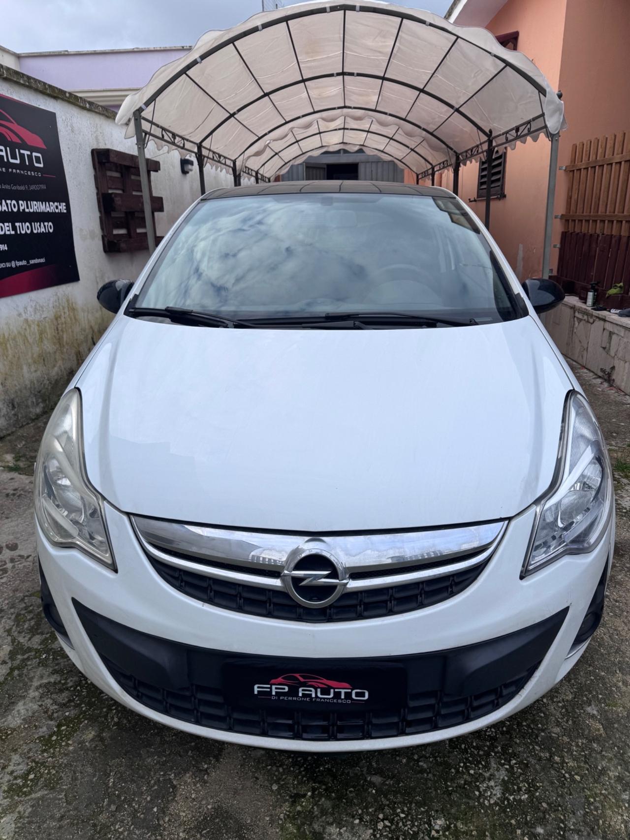 Opel Corsa 1.2 3 porte b-color
