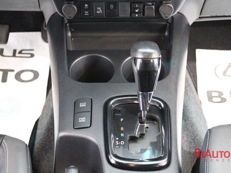 Toyota Hilux 2.8 D A/T 4WD 4 porte Double Cab Invincible