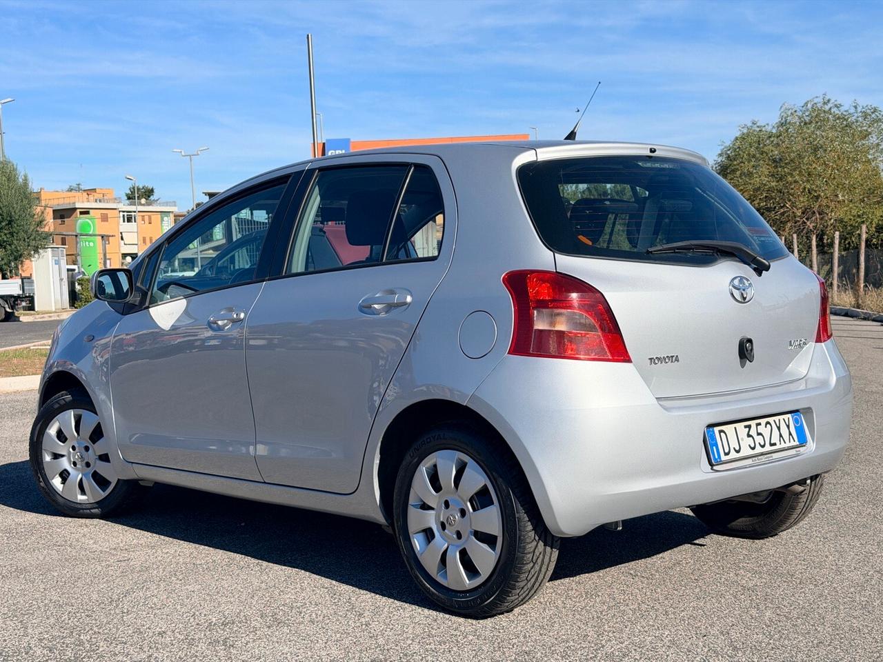 Toyota Yaris 1.0 VVT-i 70cv Benzina - 67.000 km - Garanzia 12 mesi