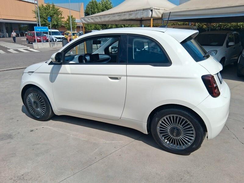 Fiat 500 500e Berlina 42 kWh Icon