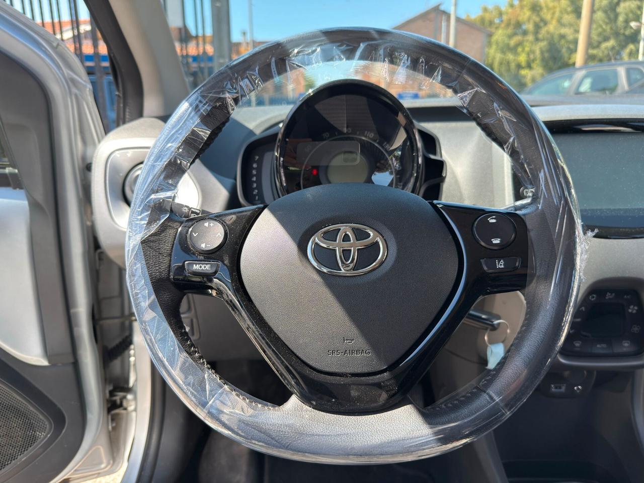 Toyota Aygo 1.0 VVT-i 72 CV 5 porte x-play MMT