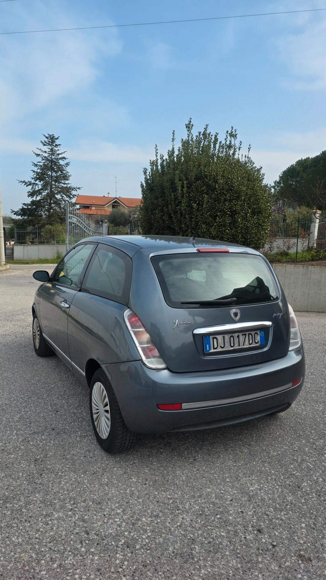 Lancia Ypsilon 1.3 MJT 90 CV Oro Giallo