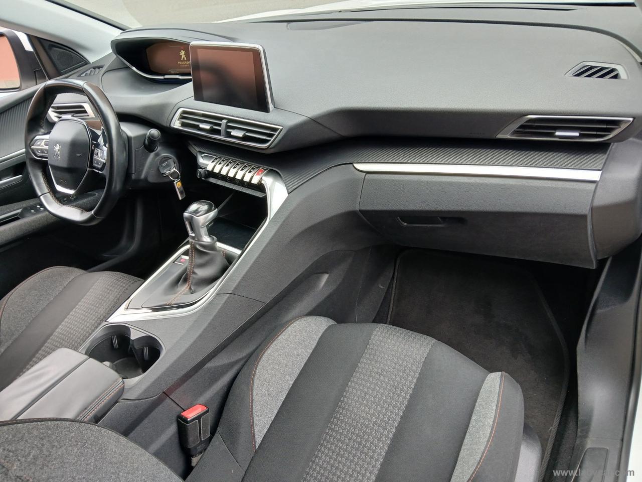 PEUGEOT 5008 BlueHDi 120 S&S