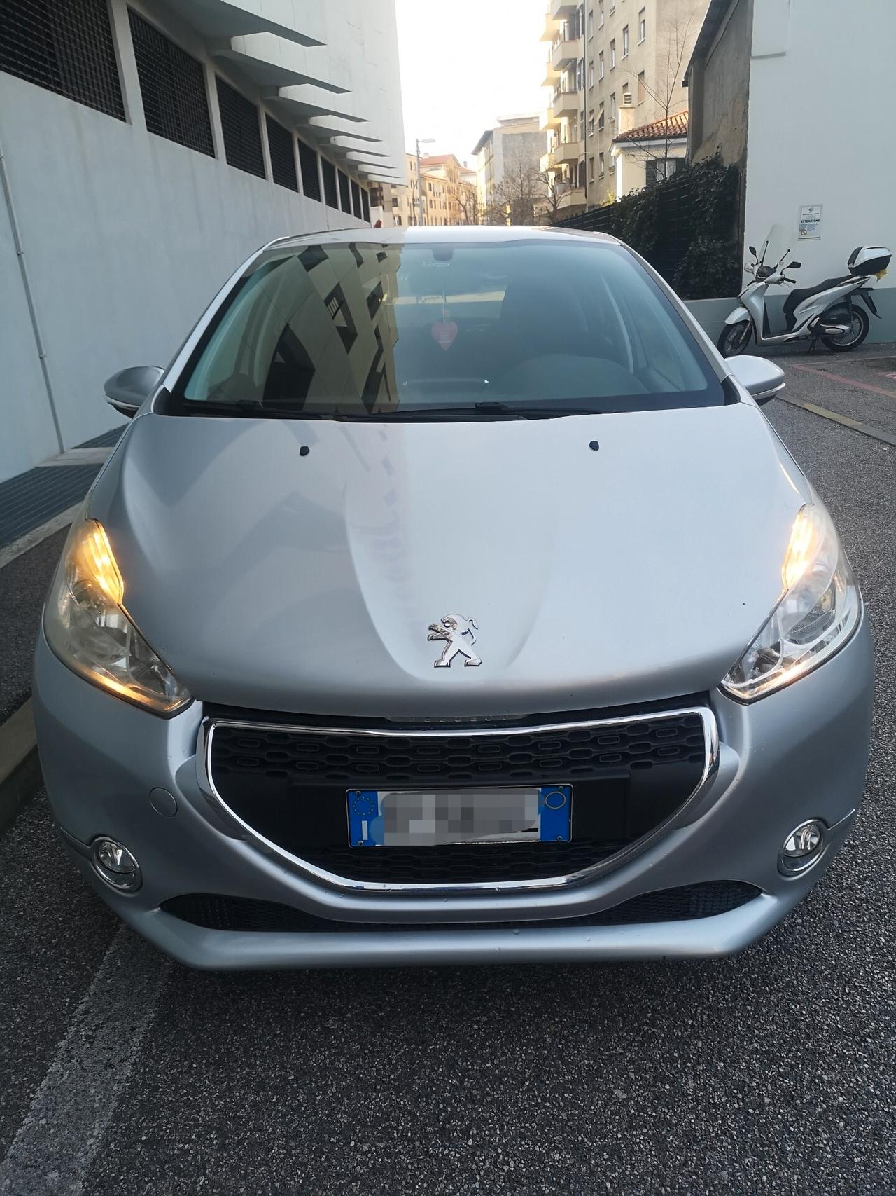 Peugeot 208 1.2 benz - Garanzia 12 Mesi