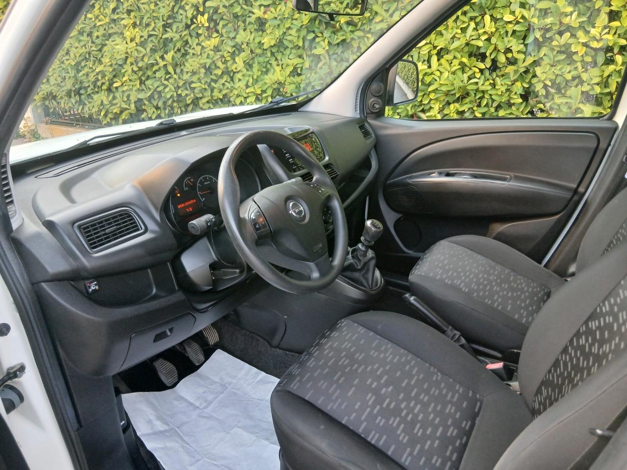 Opel Combo N1 5 posti GPL autocarro tua a € 164 mese