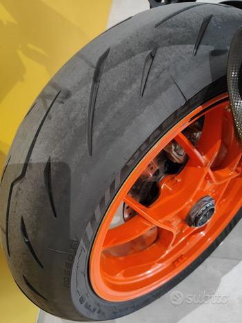 KTM 1290 Super Duke KTM 1290 SUPER DUKE R