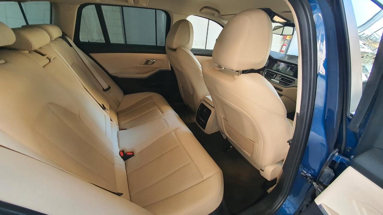 Bmw 330e xDrive Touring Advantage
