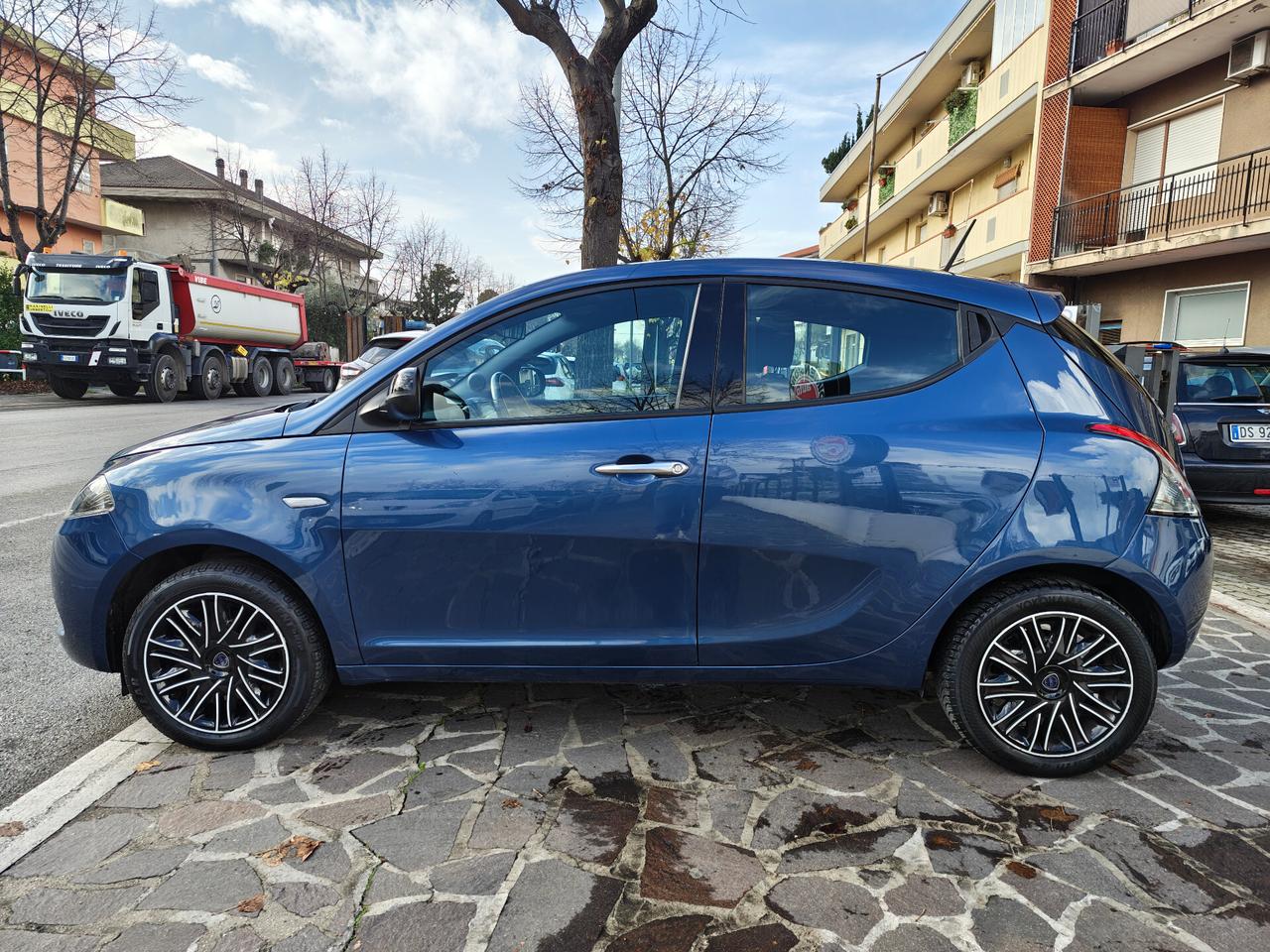 Lancia Ypsilon 1.0 FireFly 5 porte S&S Hybrid Gold Plus