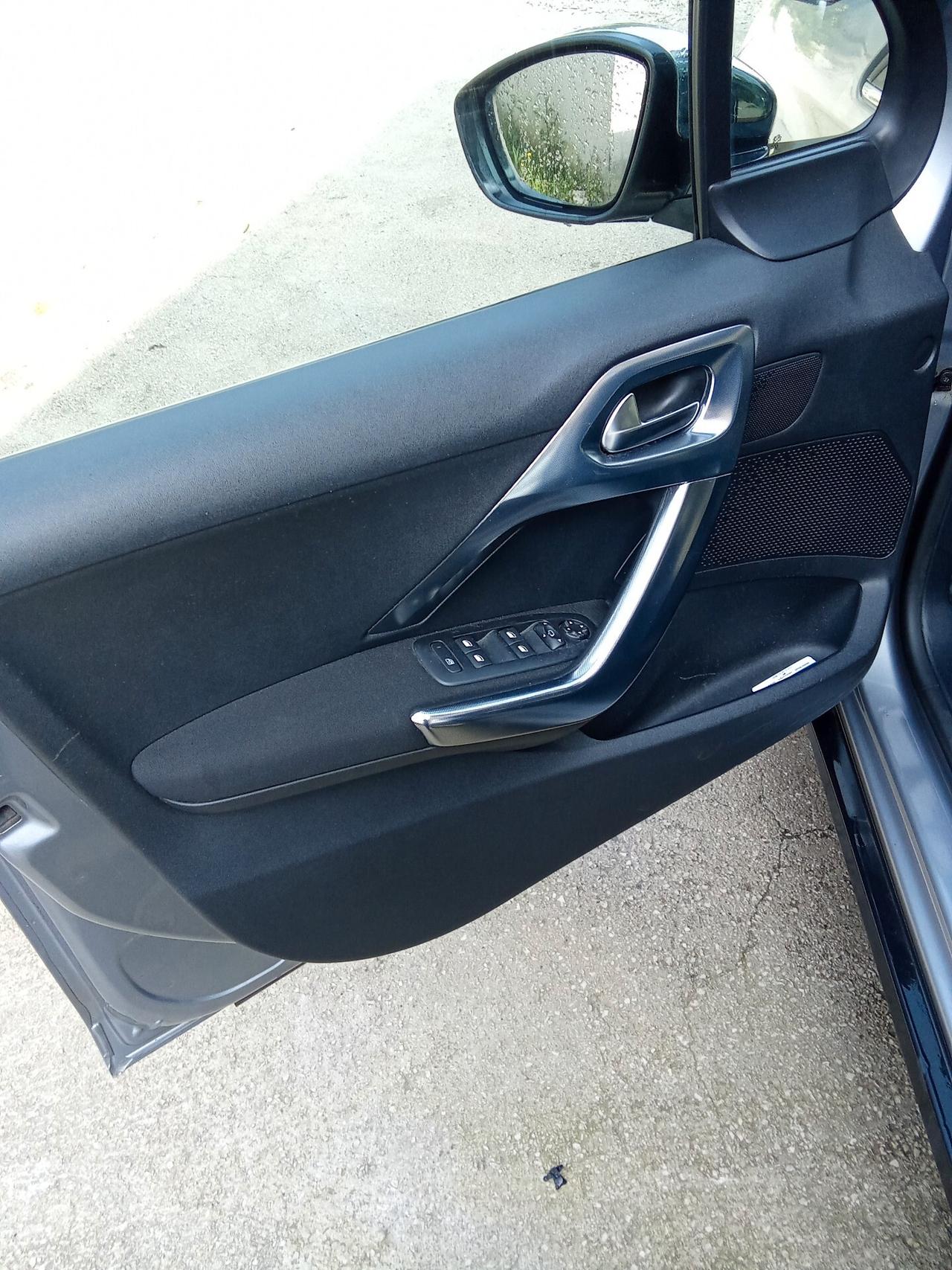 Peugeot 2008 1.6 e-HDi 115 CV Stop&Start Allure