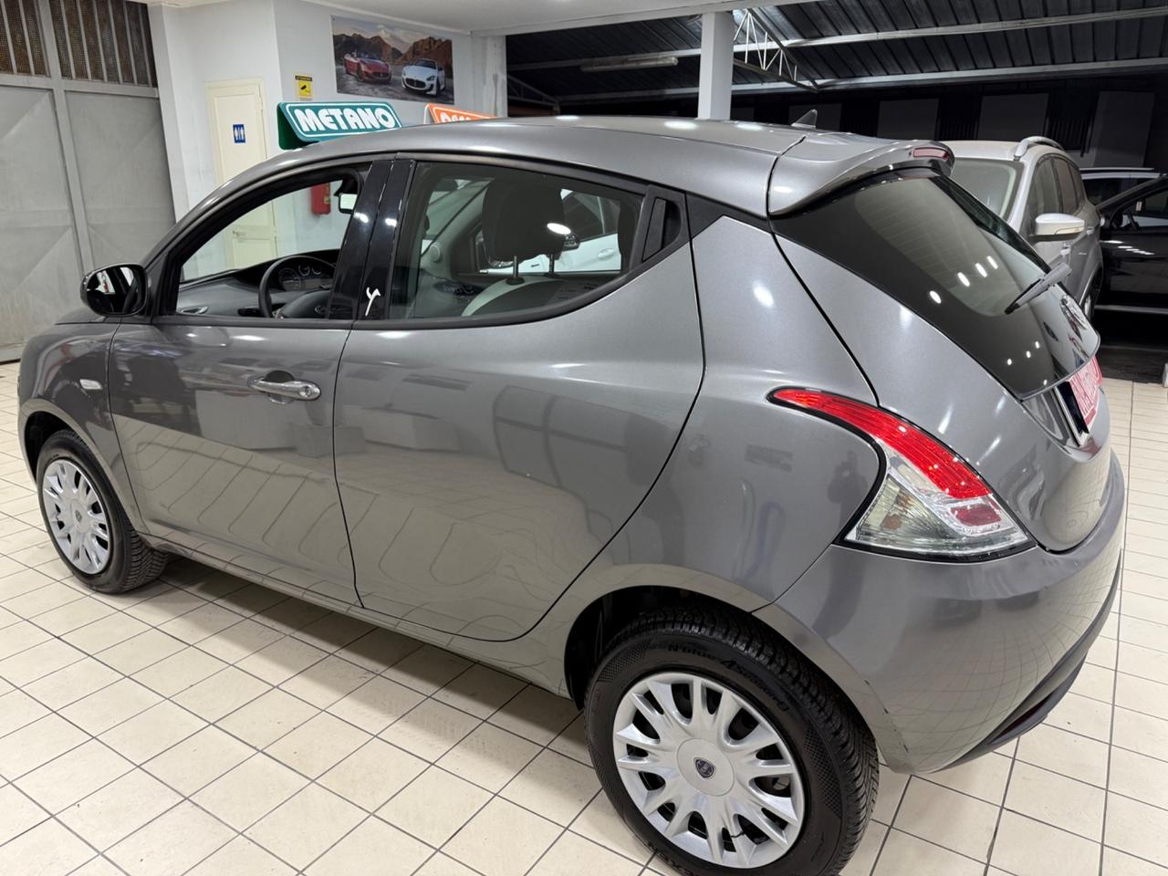 Lancia Ypsilon ecochic gold 2014