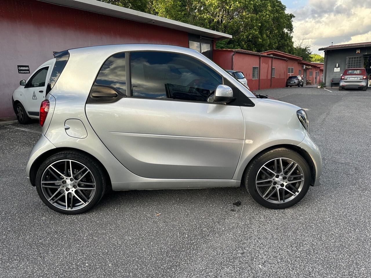 Smart ForTwo BRABUS 0.9 Turbo twinamic Xclusive JBL Permute Uff. Italia