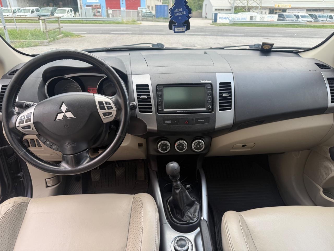 Mitsubishi Outlander 2.2 DI-D Instyle 7 p.ti DPF