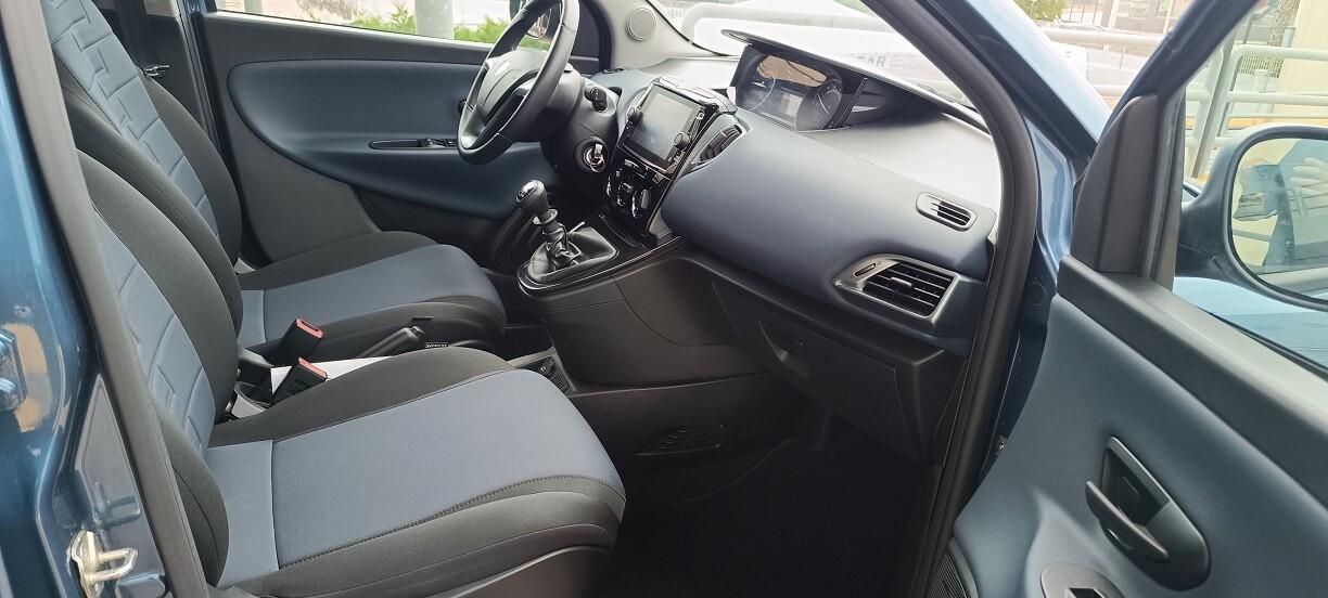 Lancia Ypsilon 1.0 FireFly 5 porte S&S Hybrid Platino