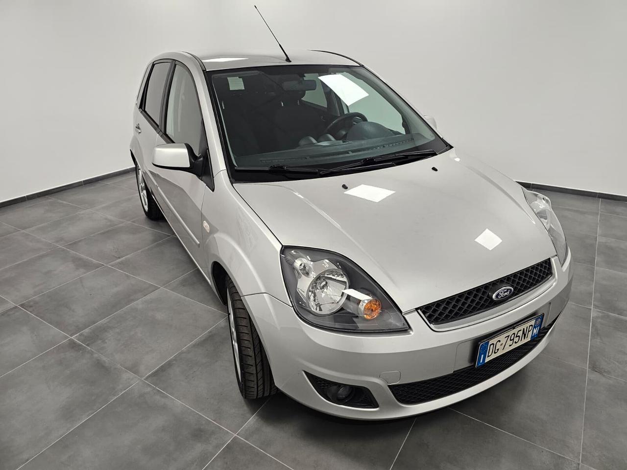 Ford Fiesta 1.2 16V 5p. Titanium - Solo 16mila Km -