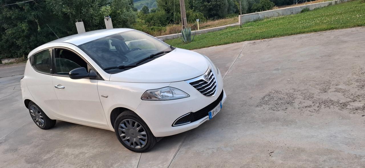 Lancia Ypsilon 1.2 69 CV 5 porte GPL Ecochic Silver