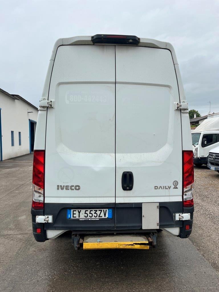 Iveco Daily 35S13 con Sponda Caricatrice posteriore Anteo