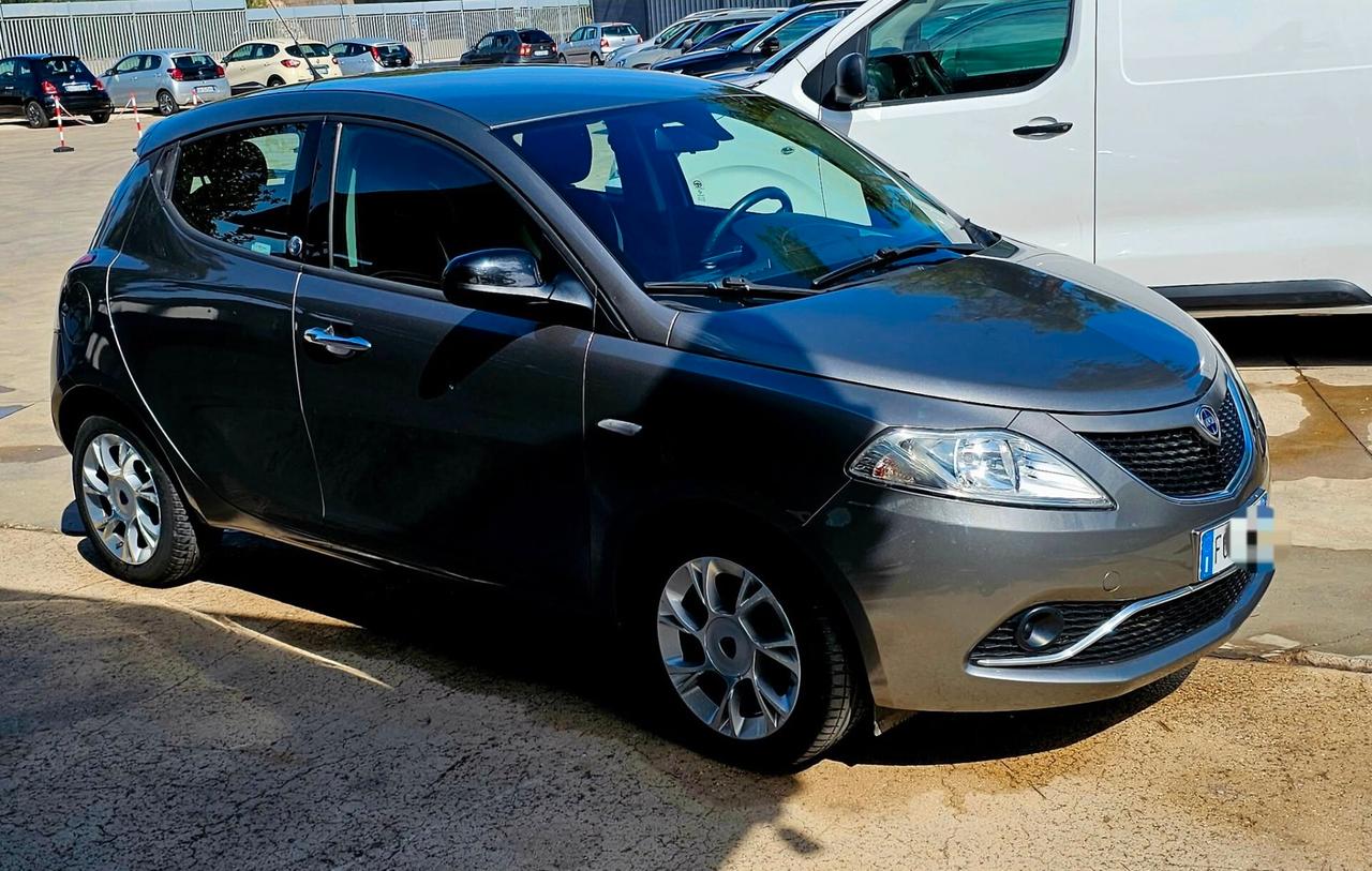 Lancia Ypsilon 1.2 69 CV 5 porte GPL Ecochic Gold