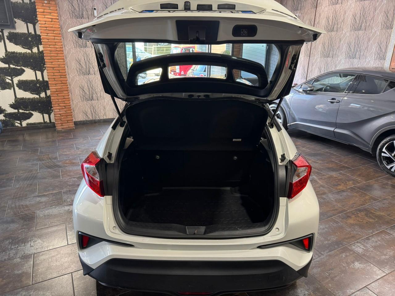 Toyota C-HR 1.8 Hybrid E-CVT Trend