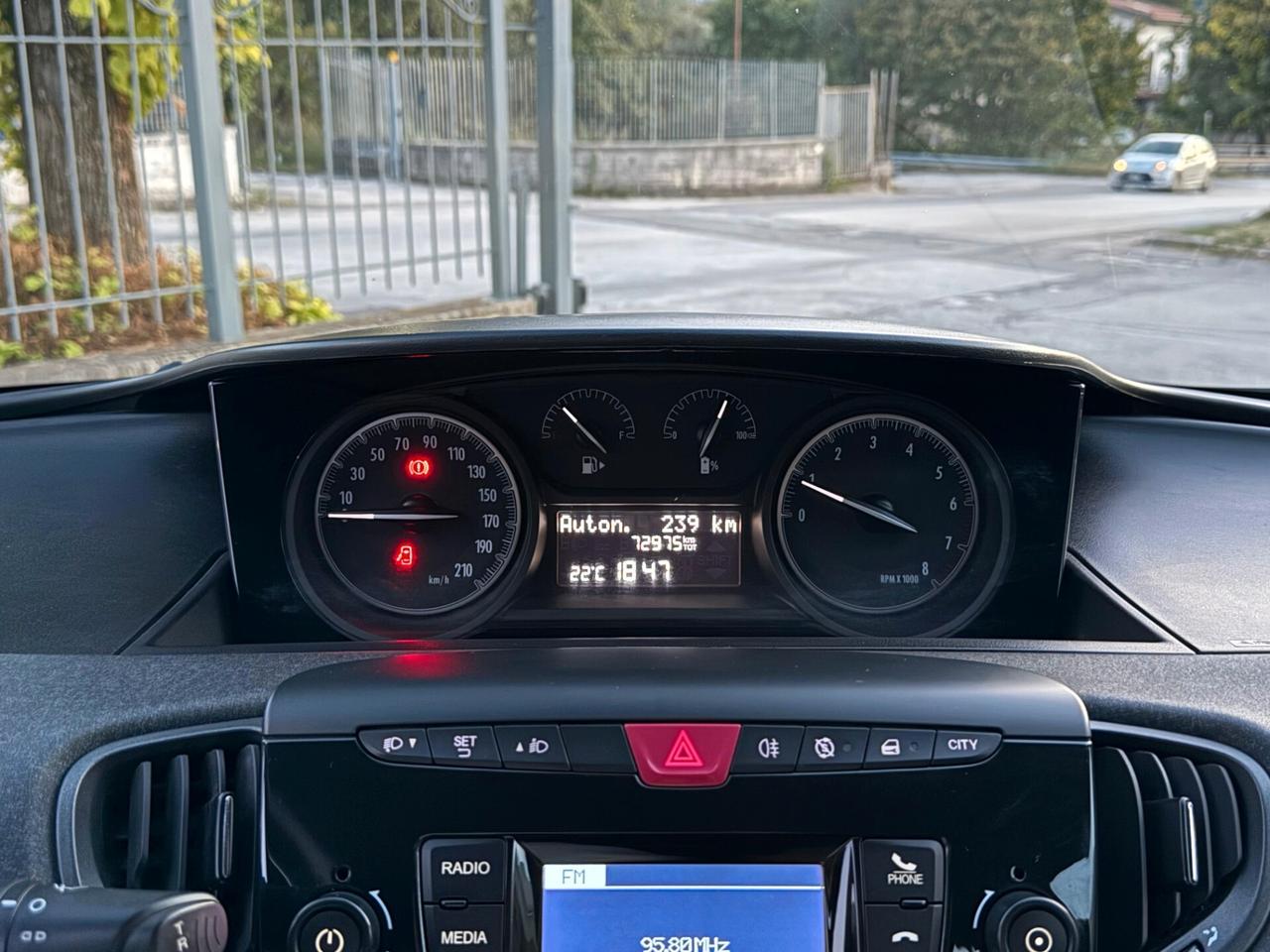 Lancia Ypsilon 1.0 FireFly S&S Hybrid Silver