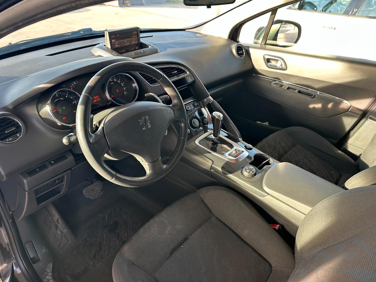 Peugeot 3008 PEUGEOUT 1.6HDI*NAVI*AUT*116CV*
