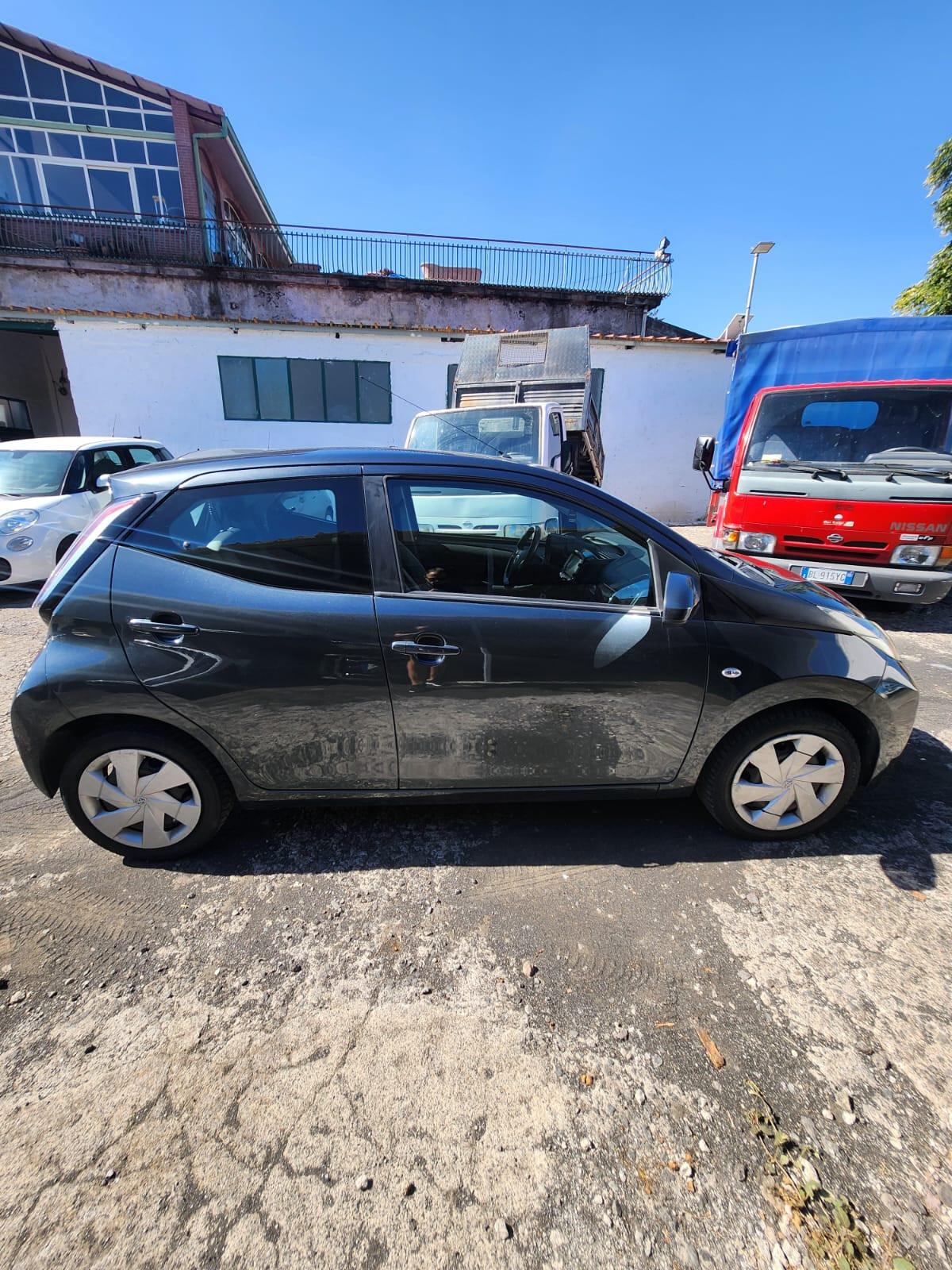 Toyota Aygo 1.0 VVT-i 69 CV 5 porte x-wave