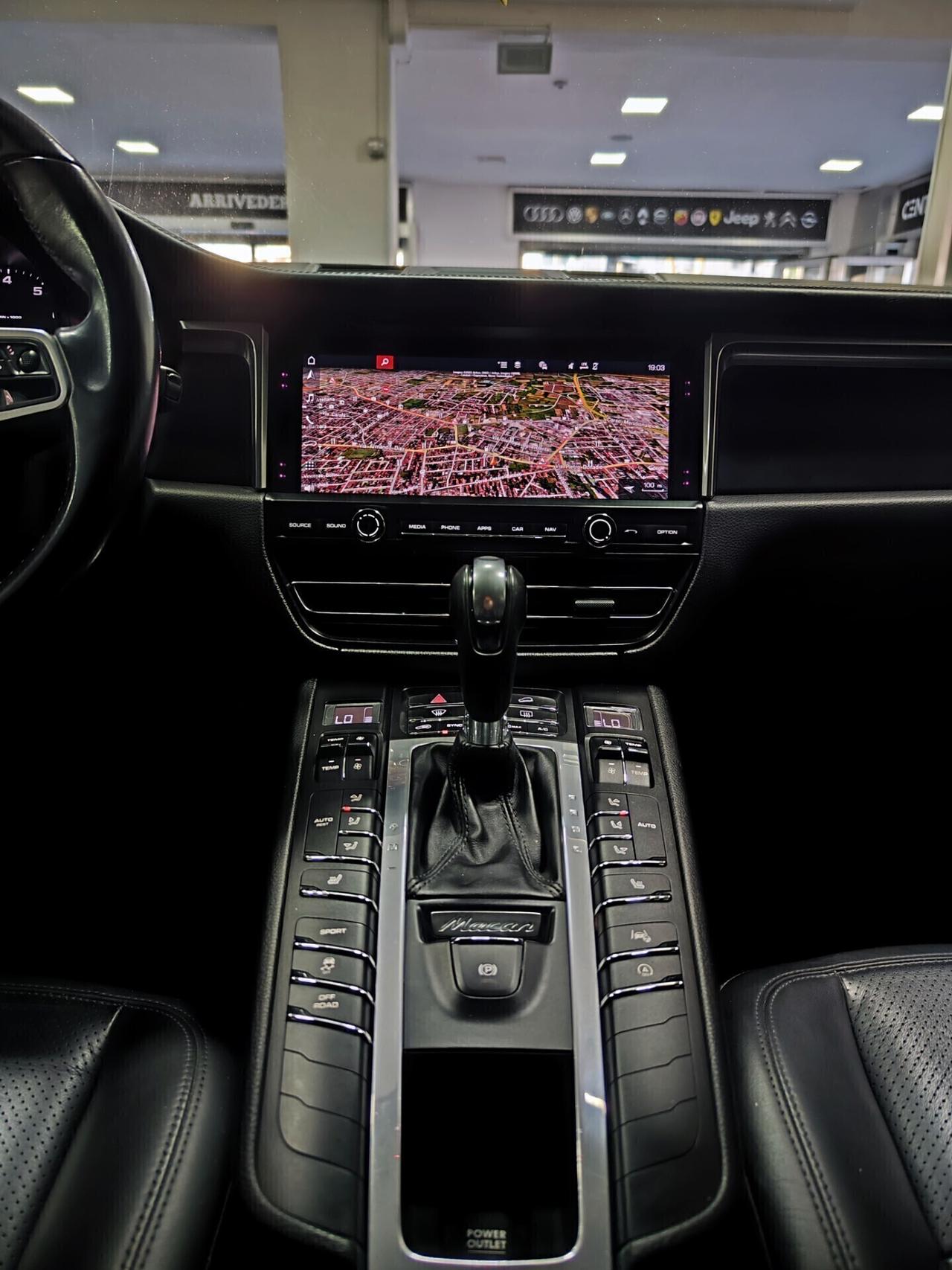 Porsche Macan 2.0 245cv Tetto Led