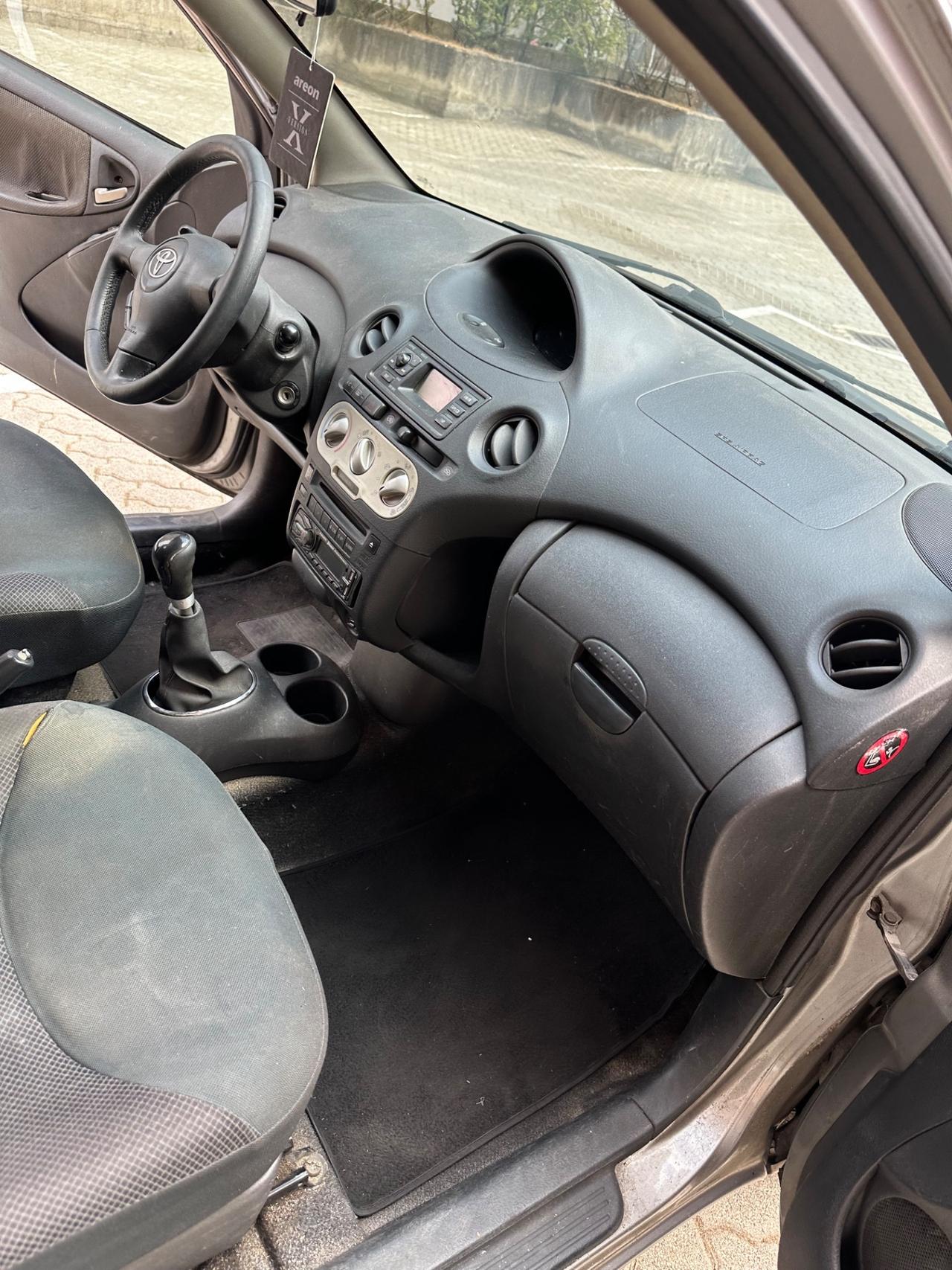 Toyota Yaris Verso 1.3i 16V cat Luna '03