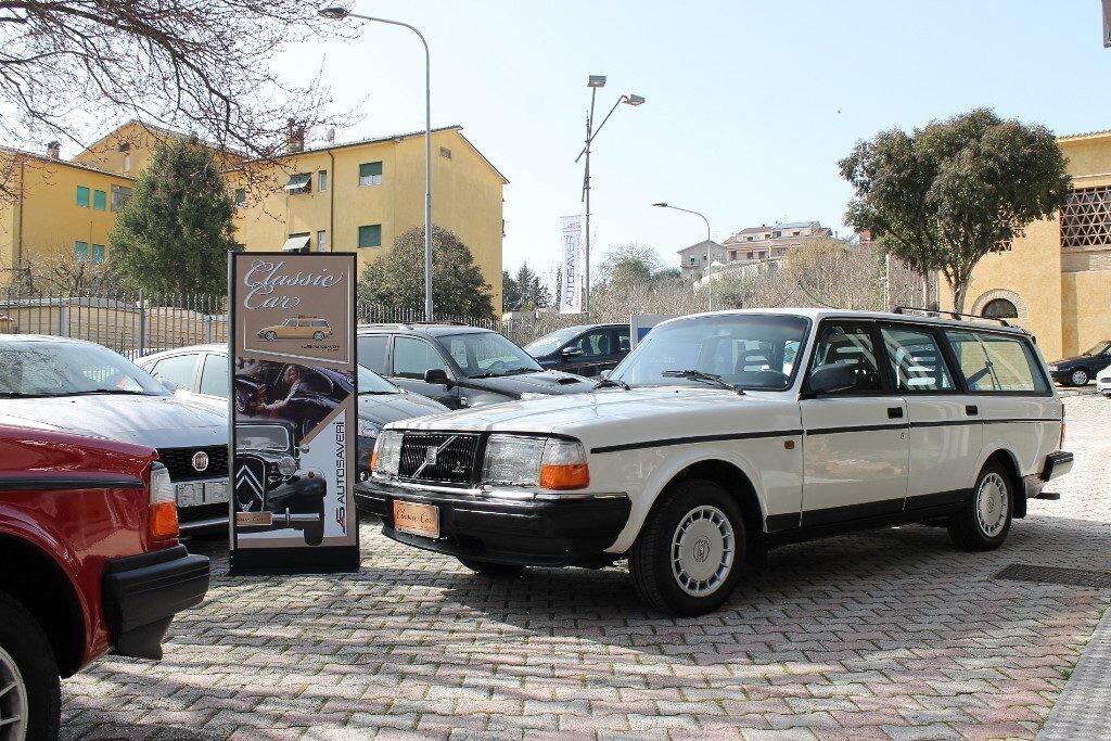 VOLVO 240 2.0 cat Station Wagon Polar