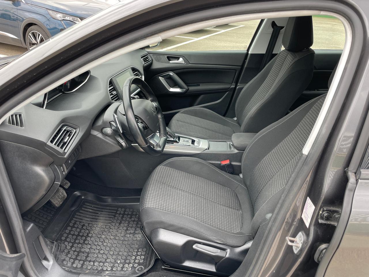 Peugeot 308 1.5 BlueHDi 130cv EAT8 Business-NAVIGATORE